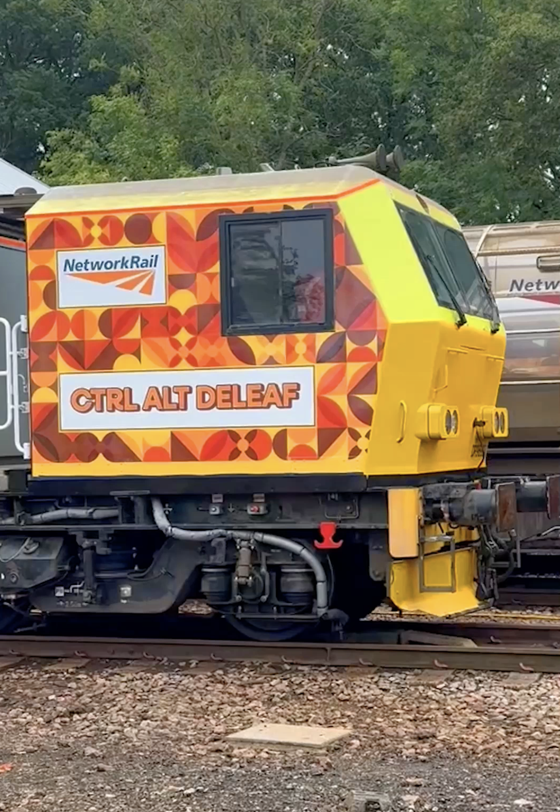 Ctrl_Alt_Deleaf_autumn_fleet_leaf-buster_train_portrait (1)